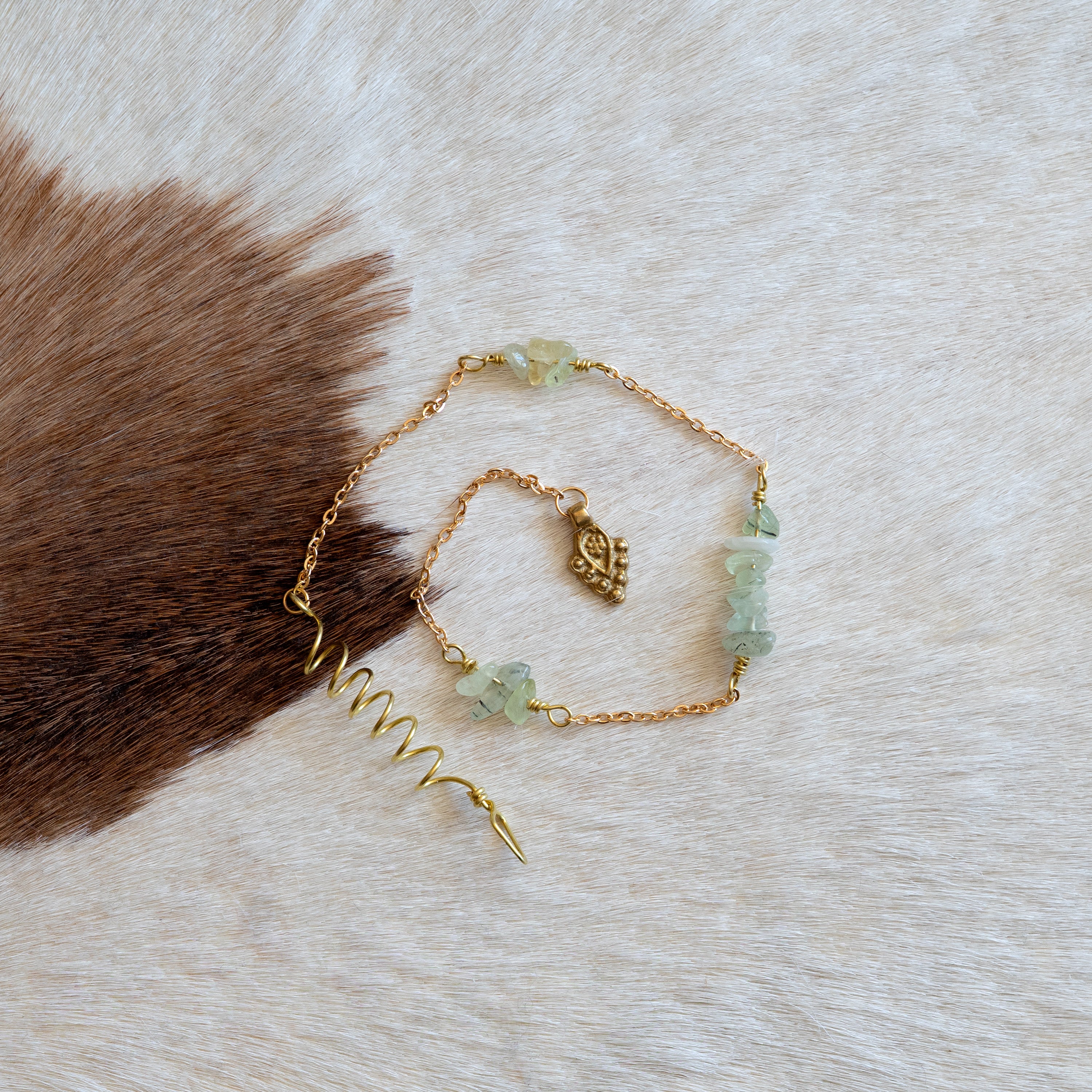 Prehnite Hair Twist with Chains and Charm in Brass
